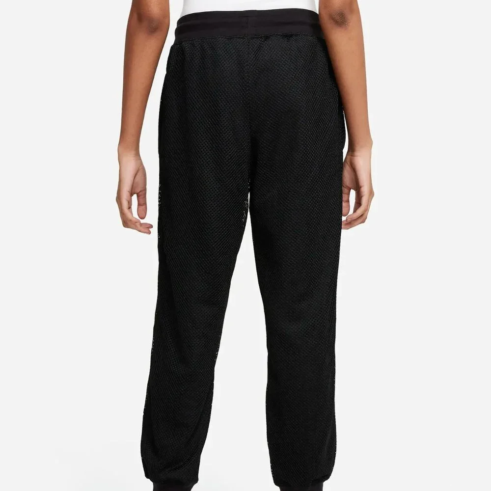 Nike 100% elevates